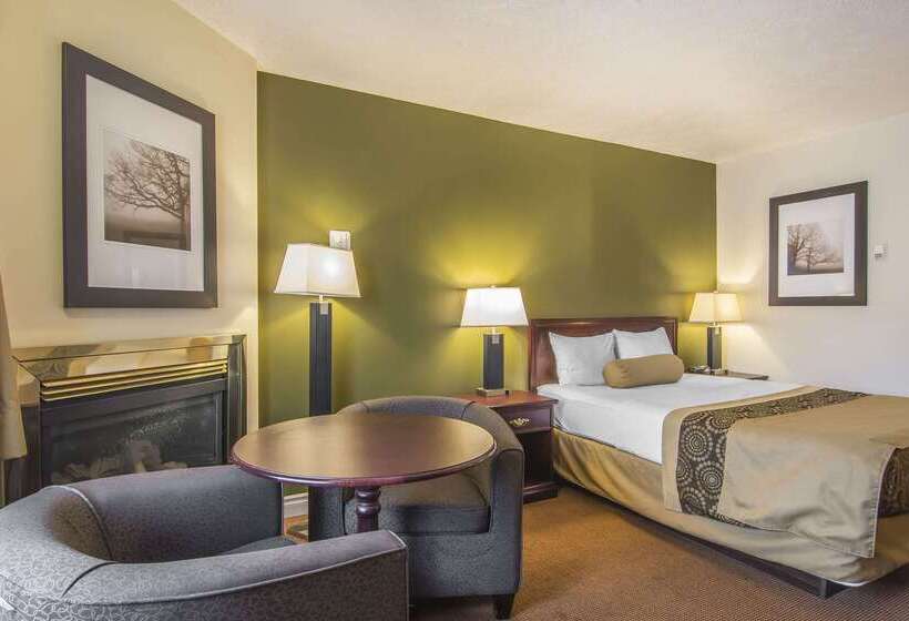 בית מלון כפרי Econo Lodge Inn & Suites High Level
