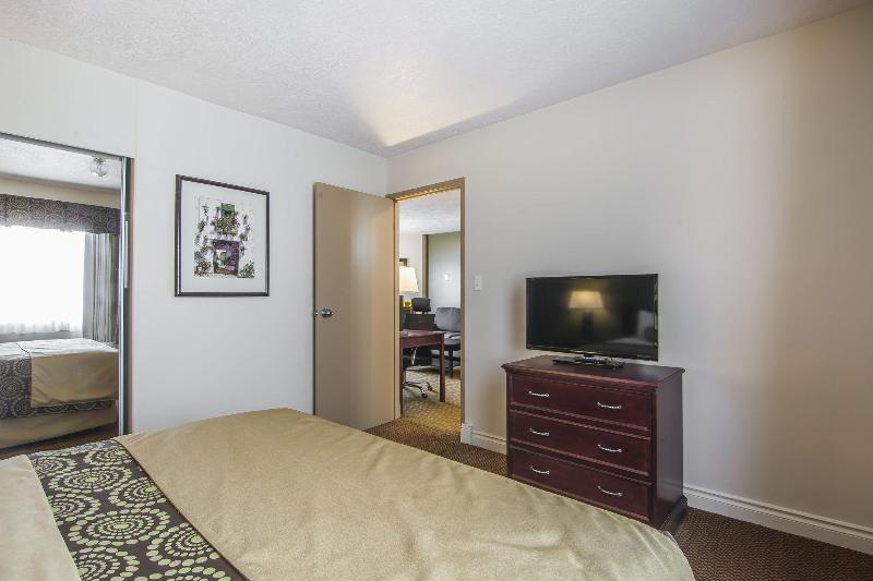 Отель Econo Lodge Inn & Suites High Level