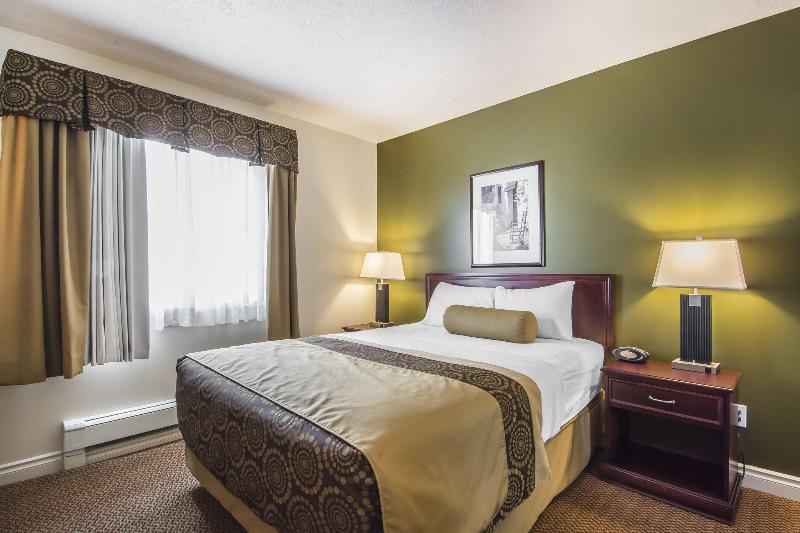 בית מלון כפרי Econo Lodge Inn & Suites High Level