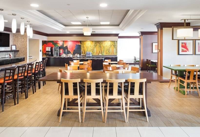 هتل Fairfield Inn & Suites By Marriott Toronto Airport
