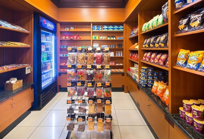 هتل Fairfield Inn & Suites By Marriott Toronto Airport