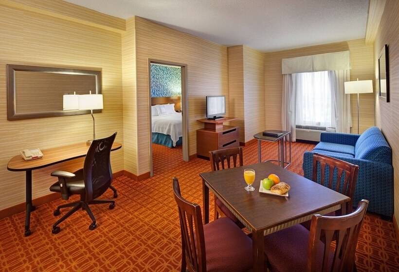 هتل Fairfield Inn & Suites By Marriott Toronto Airport