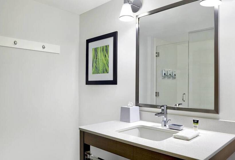 هتل Four Points By Sheraton Moncton