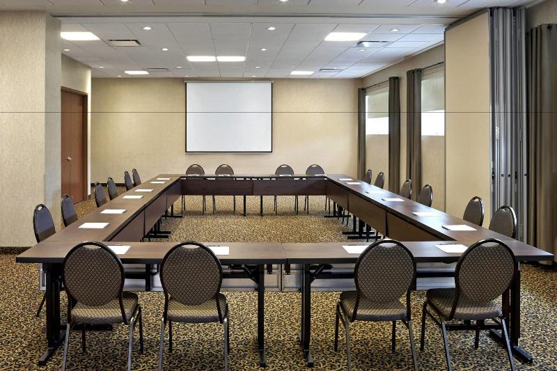 هتل Four Points By Sheraton Moncton