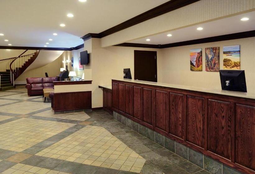 فندق Greenwood Inn & Suites