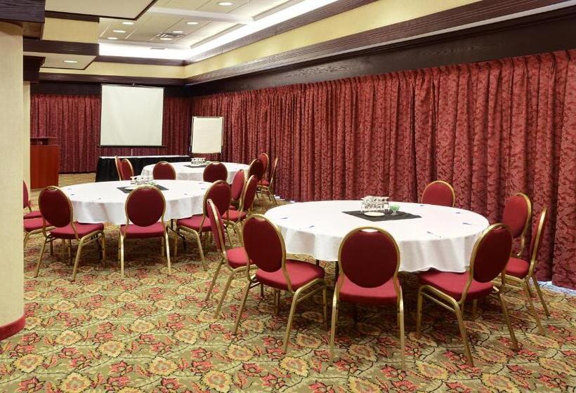 فندق Greenwood Inn & Suites