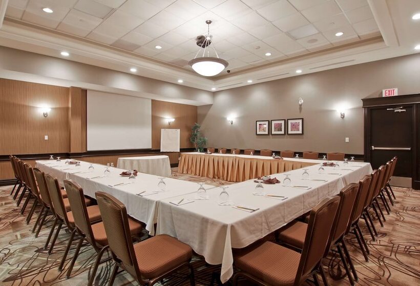 هتل Hilton Garden Inn Toronto/ajax