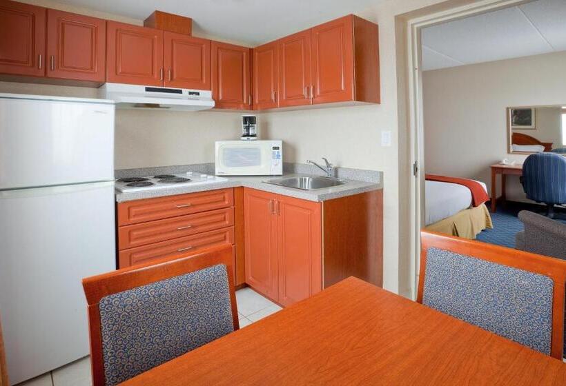 فندق Holiday Inn Express  & Suites Barrie