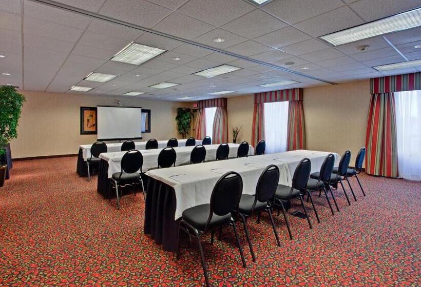 فندق Holiday Inn Express Airdrie, An Ihg