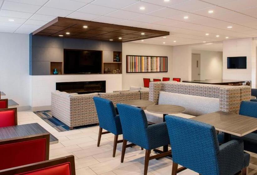 فندق Holiday Inn Express Airdrie, An Ihg