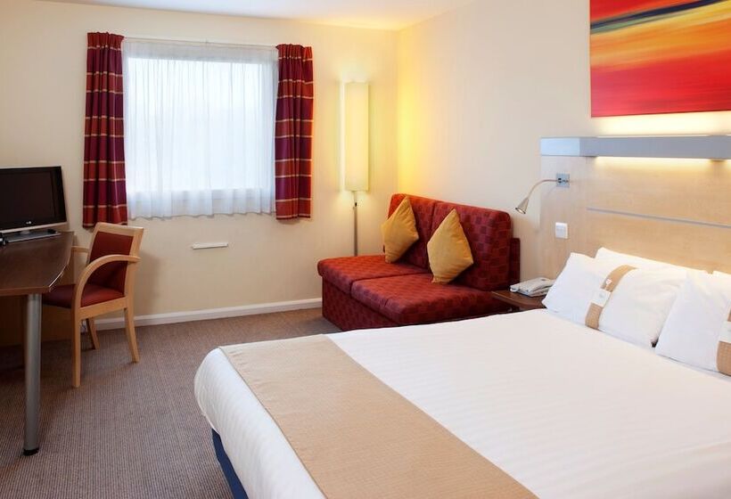 هتل Holiday Inn Express Cardiff Airport