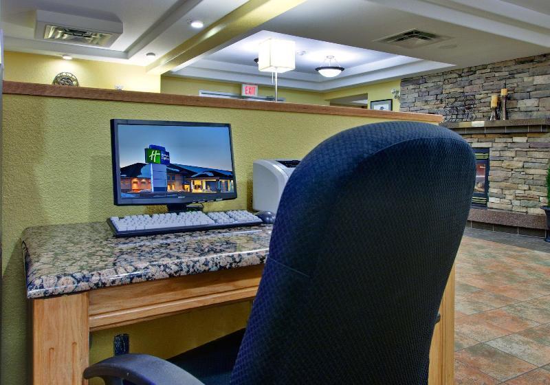 هتل Holiday Inn Express Dryden, An Ihg