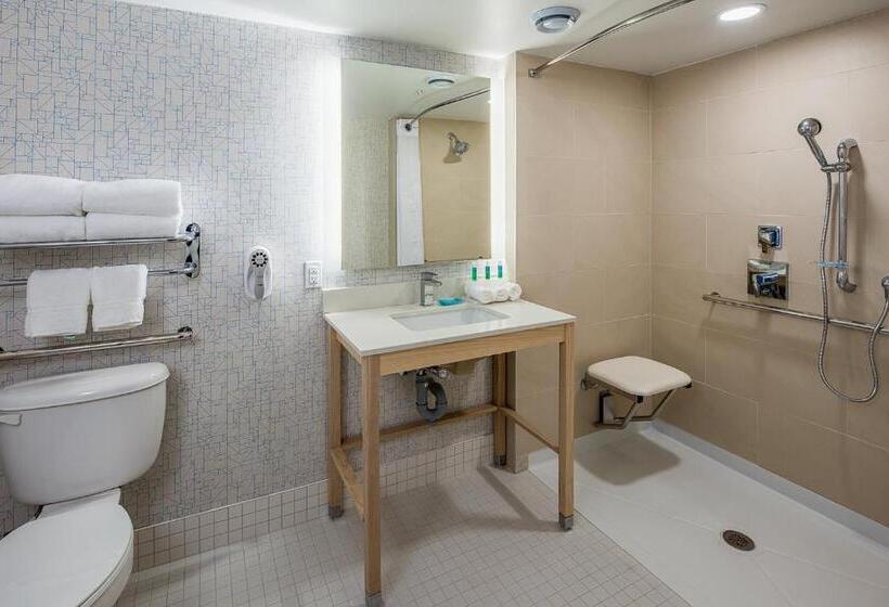 هتل Holiday Inn Express & Suites Halifax   Bedford, An Ihg