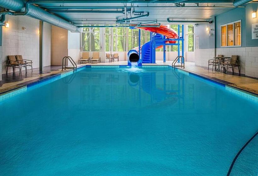 هتل Holiday Inn Express & Suites Halifax   Bedford, An Ihg