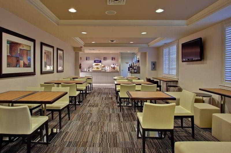 هتل Holiday Inn Express Whitby Oshawa, An Ihg