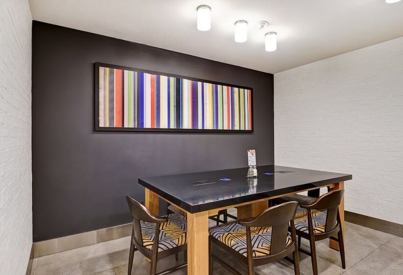 هتل Holiday Inn Express Whitby Oshawa, An Ihg