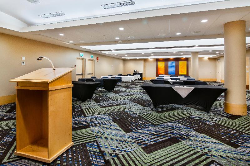 Отель Holiday Inn Express & Suites Langley, An Ihg