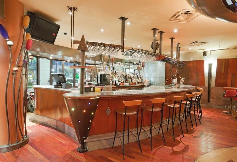 هتل Holiday Inn Niagara Falls By The Falls, An Ihg