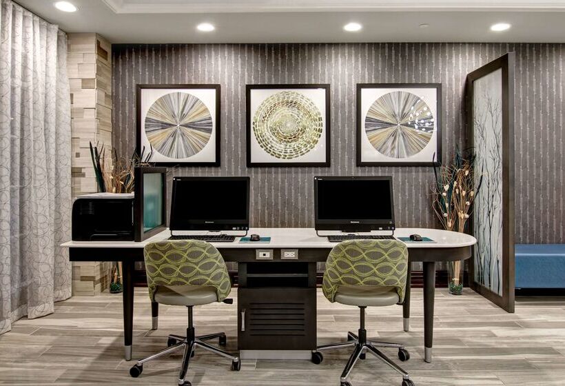 هتل Homewood Suites By Hilton Burlington