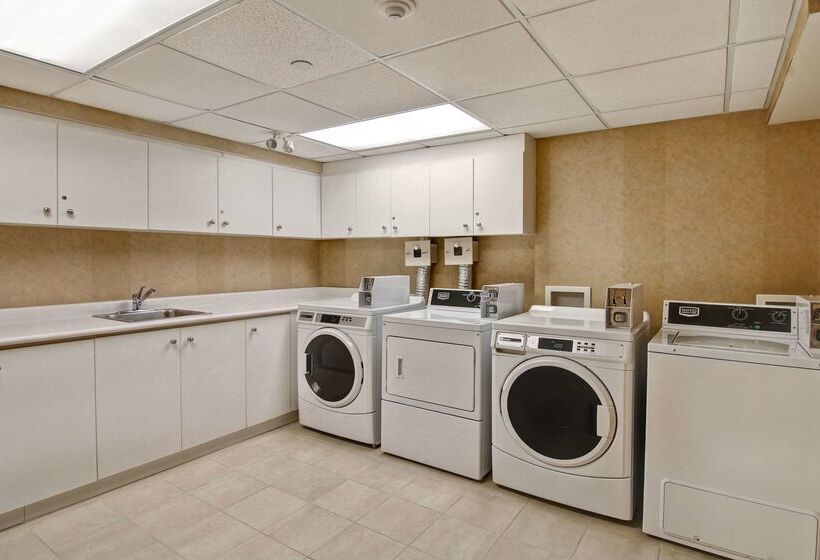 هتل Homewood Suites By Hilton Burlington
