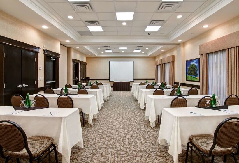 هتل Homewood Suites By Hilton Burlington