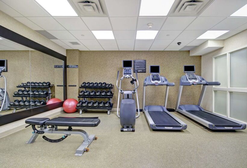 هتل Homewood Suites By Hilton Burlington