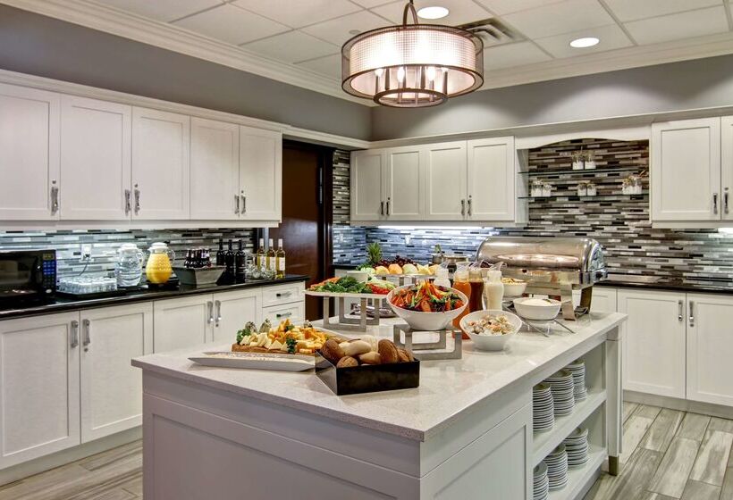 هتل Homewood Suites By Hilton Burlington
