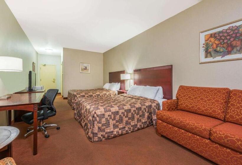 Отель Howard Johnson By Wyndham Toronto Downtown West