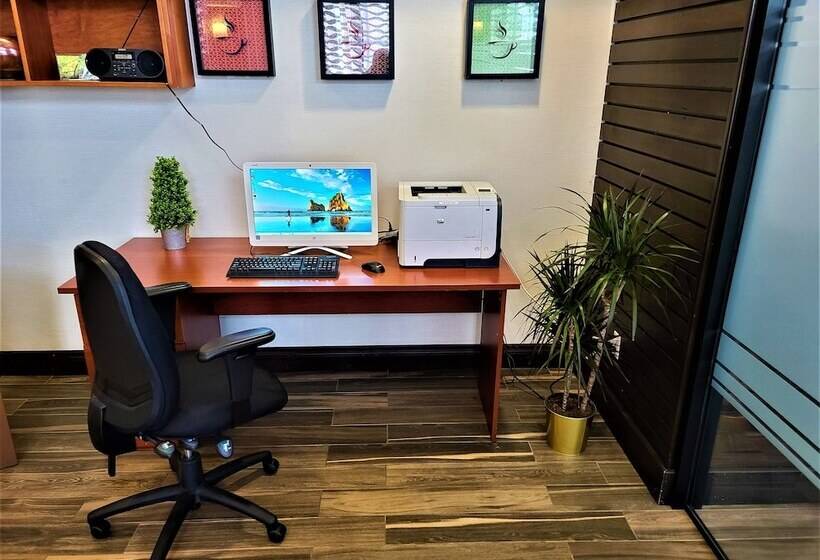 هتل Holiday Inn Express & Suites Kitchener Southeast, An Ihg