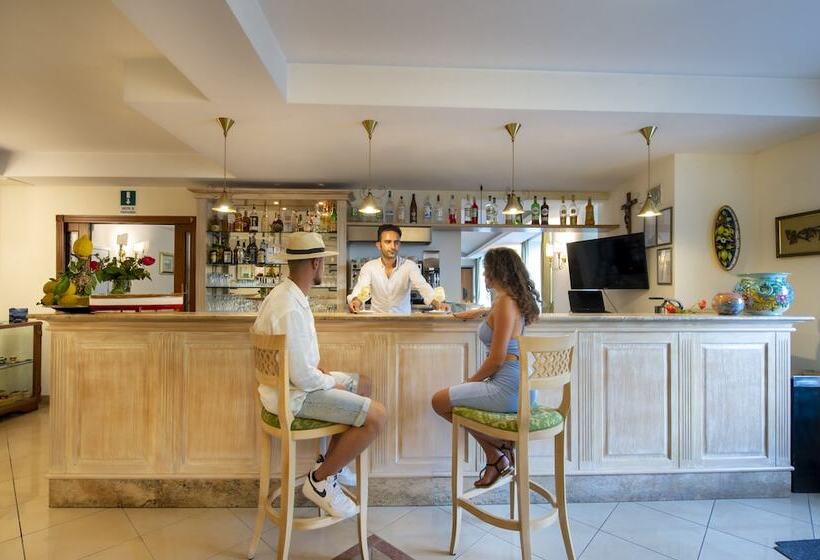 هتل La Pergola