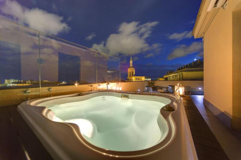 هتل Meliá Genova