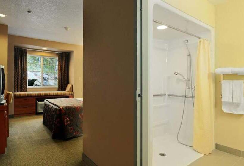 Отель Parry Sound Inn & Suites