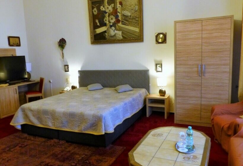 Fotos del hotel Pension Savoy Nähe Kurfürstendamm:  4