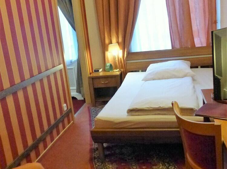 Fotos del hotel Pension Savoy Nähe Kurfürstendamm:  7