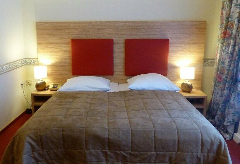 Fotos del hotel Pension Savoy Nähe Kurfürstendamm:  8