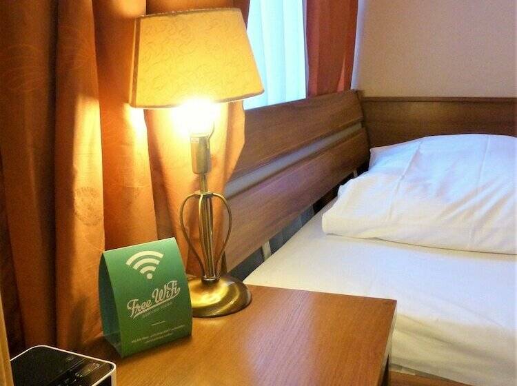 Fotos del hotel Pension Savoy Nähe Kurfürstendamm:  9