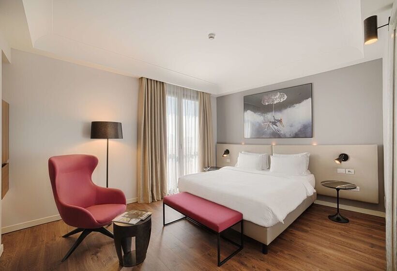 هتل Radisson Blu  Milan