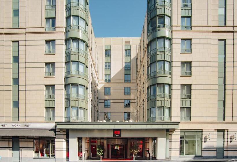 هتل Radisson Red Brussels