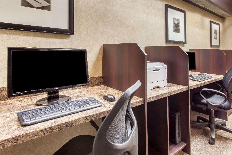 هتل Ramada By Wyndham Camrose