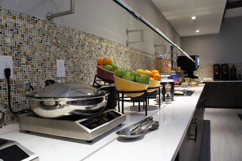هتل Residence Inn By Marriott Toronto Airport