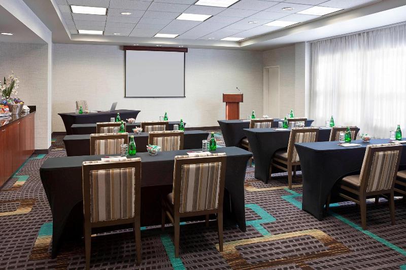 هتل Residence Inn By Marriott Toronto Airport