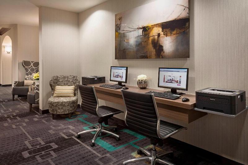هتل Residence Inn By Marriott Toronto Airport