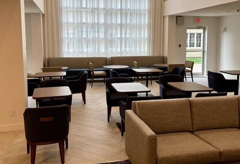 בית מלון כפרי Staybridge Suites   Calgary Airport, An Ihg