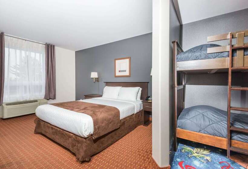 هتل Super 8 By Wyndham Quebec City