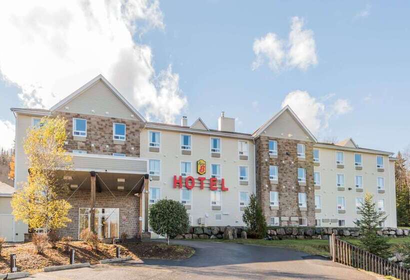 هتل Super 8 By Wyndham Sainte Agathe Des Monts