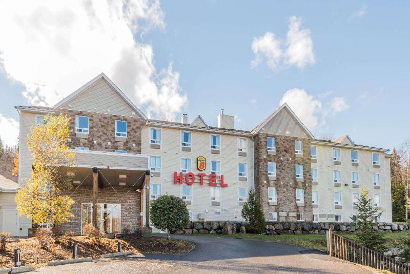 هتل Super 8 By Wyndham Sainte Agathe Des Monts