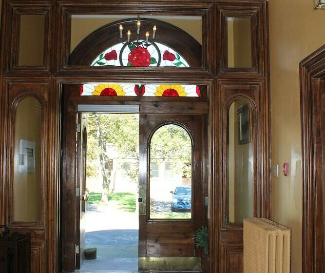 בית מלון כפרי The Customs House Inn