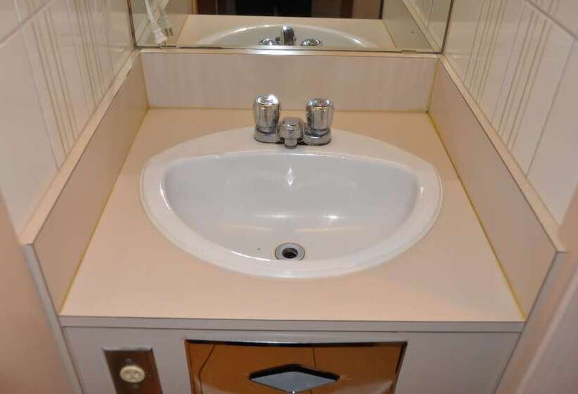 בית מלון כפרי Travelodge By Wyndham Saint Liboire