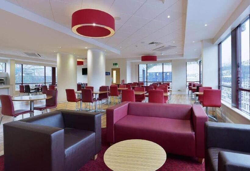 هتل Travelodge London Wembley