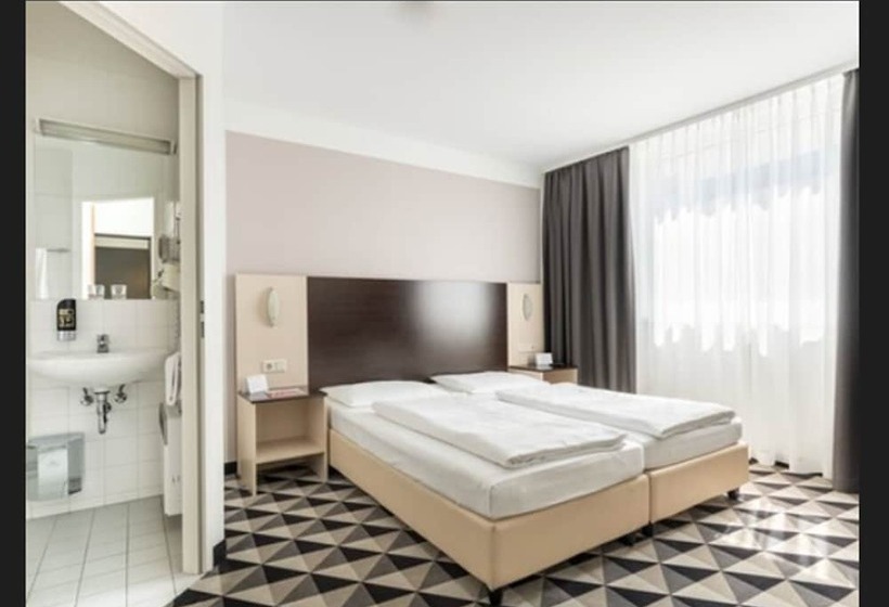 Fotos del hotel Azimut Hotel Vienna:  2